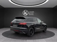 VW Touareg R eHybrid 4MOTION in Deep Black Perleffekt