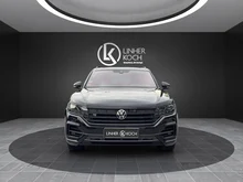 VW Touareg R eHybrid 4MOTION in Deep Black Perleffekt