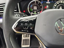 VW Touareg R eHybrid 4MOTION in Deep Black Perleffekt