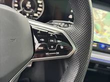 VW Touareg R eHybrid 4MOTION in Deep Black Perleffekt