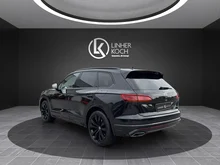 VW Touareg R eHybrid 4MOTION in Deep Black Perleffekt