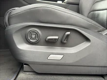 VW Touareg R eHybrid 4MOTION in Deep Black Perleffekt