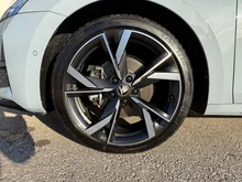 Škoda Octavia Combi Sportline TDI DSG in Patina-Grau