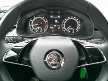 Škoda Scala SC TSI in Black-Magic Perleffekt