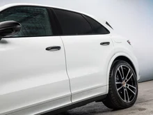 Porsche Cayenne E-Hybrid in CARRARAWEISSMETALLIC