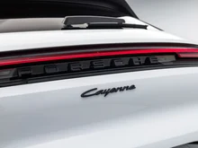 Porsche Cayenne E-Hybrid in CARRARAWEISSMETALLIC