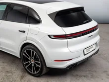 Porsche Cayenne E-Hybrid in CARRARAWEISSMETALLIC