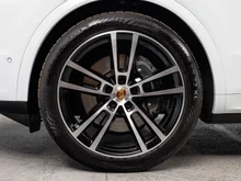 Porsche Cayenne E-Hybrid in CARRARAWEISSMETALLIC