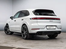 Porsche Cayenne E-Hybrid in CARRARAWEISSMETALLIC