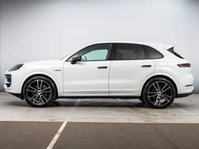 Porsche Cayenne E-Hybrid in CARRARAWEISSMETALLIC