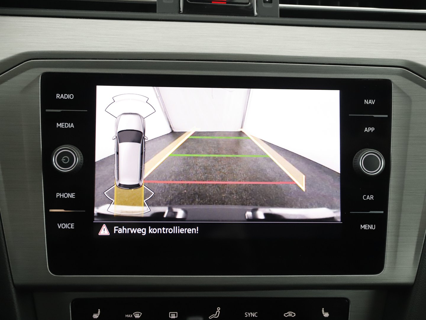 VW Passat Variant TDI DSG | Bild 16 von 22