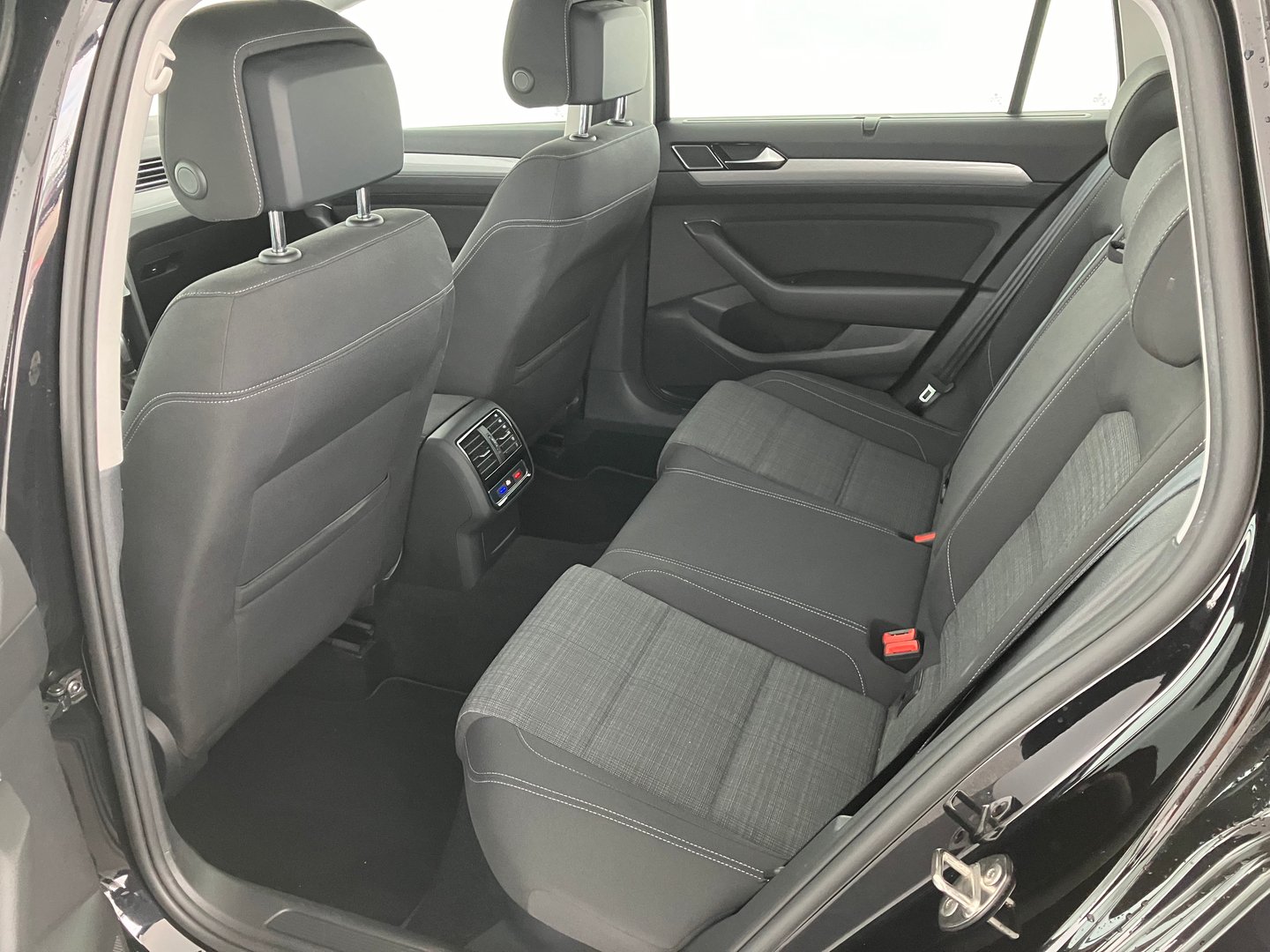 VW Passat Variant Business TDI DSG | Bild 14 von 17