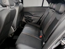 VW T-Roc R-Line eTSI DSG in Grenadillschwarz Metallic