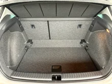 SEAT Arona Reference Edition 1.0 TSI in Candy-Weiß