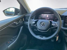 Škoda Kamiq Essence TSI in Black-Magic Perleffekt