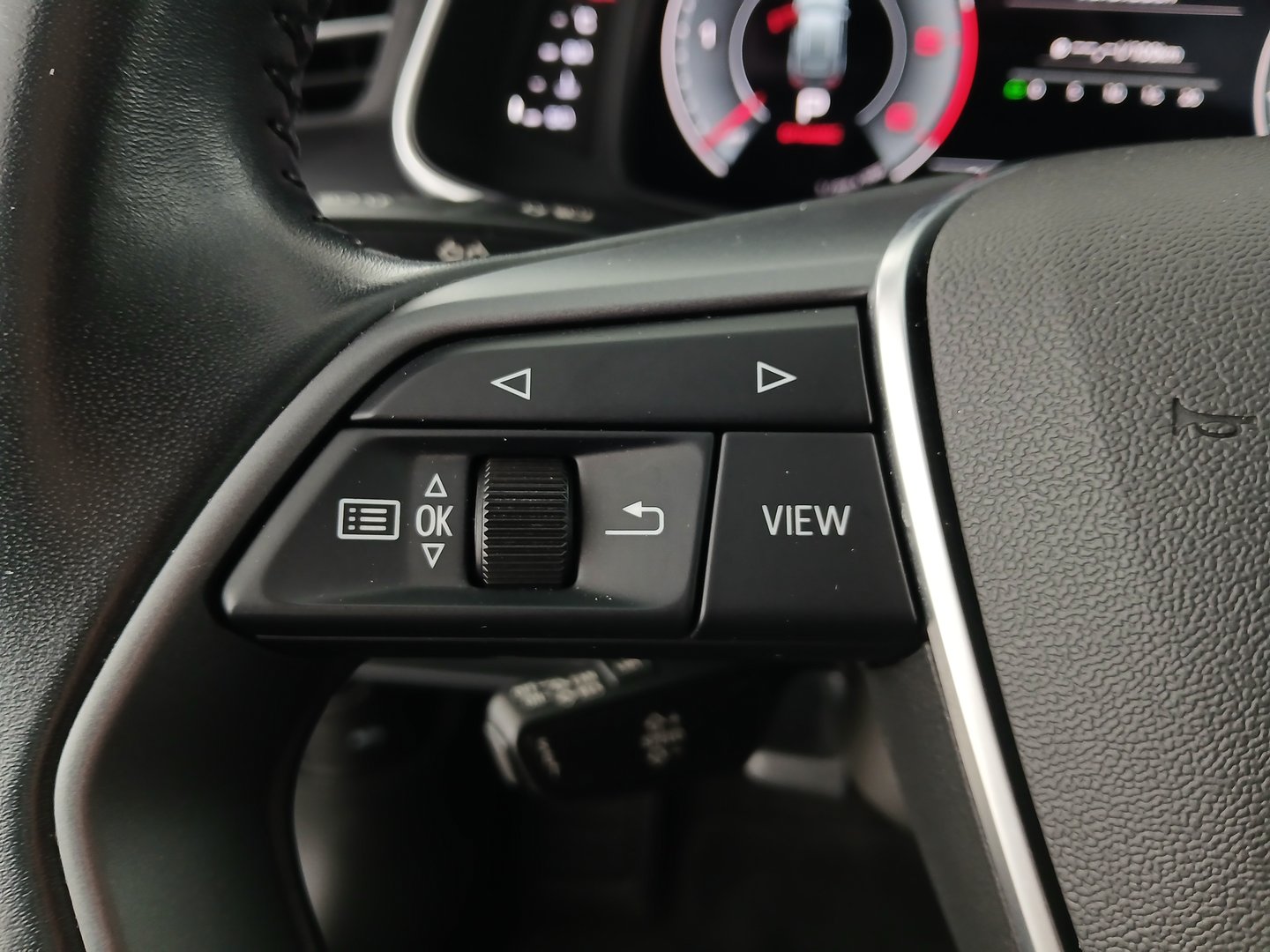 Audi A6 Avant 2.0 TDI ultra | Bild 17 von 33