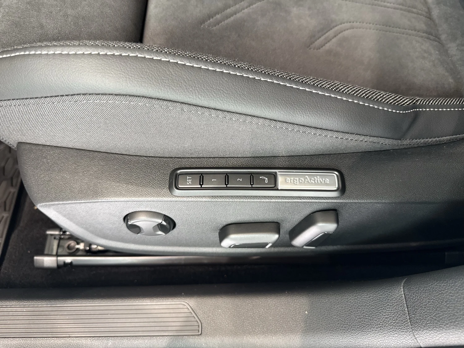 Bild eines VW Golf Rabbit mHEV DSG