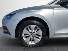 Škoda Octavia Combi 4x4 Ambition TDI DSG in Brillant-Silber Metallic