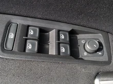VW Touran Comfortline TDI SCR DSG in F9 Caribbean Blue Metallic
