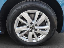 VW Touran Comfortline TDI SCR DSG in F9 Caribbean Blue Metallic