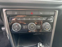 VW T-Roc Design TDI in Pure White Dach Schwarz