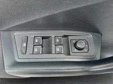 VW T-Roc Design TDI in Pure White Dach Schwarz