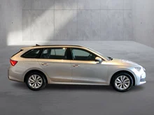 Škoda Octavia Combi Selection TSI mHEV DSG in Brillant-Silber Metallic
