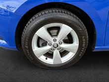 Škoda Fabia 125 in Energy-Blau