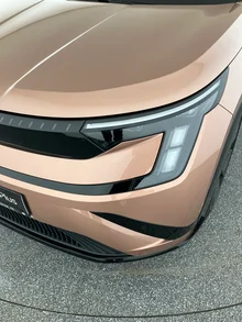 Škoda Peaq Sportline 90x in Rosewood-Beige Metallic