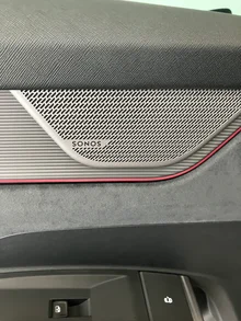 Škoda Peaq Sportline 90x in Rosewood-Beige Metallic