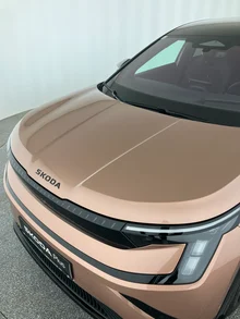 Škoda Peaq Sportline 90x in Rosewood-Beige Metallic