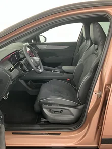 Škoda Peaq Sportline 90x in Rosewood-Beige Metallic