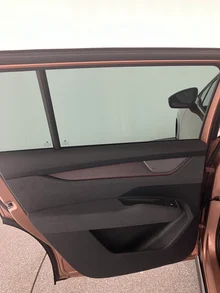 Škoda Peaq Sportline 90x in Rosewood-Beige Metallic