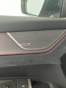 Škoda Peaq Sportline 90x in Rosewood-Beige Metallic