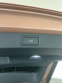 Škoda Peaq Sportline 90x in Rosewood-Beige Metallic