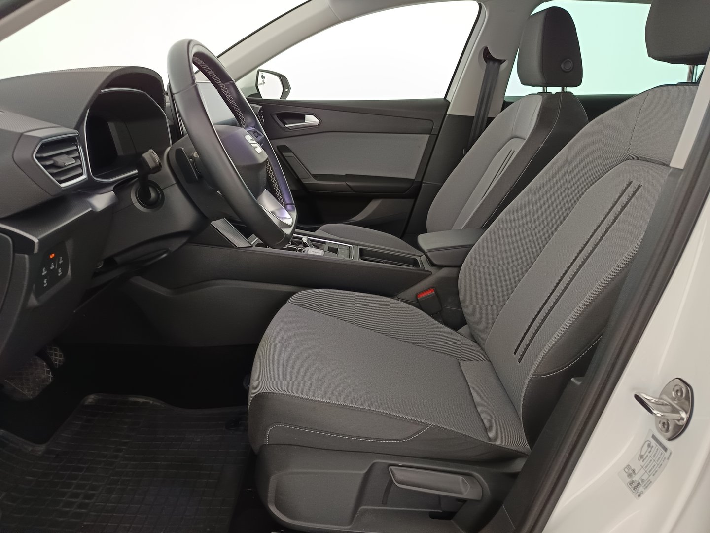 SEAT Leon SP Kombi Style 2.0 TDI DSG 150 PS | Bild 13 von 30