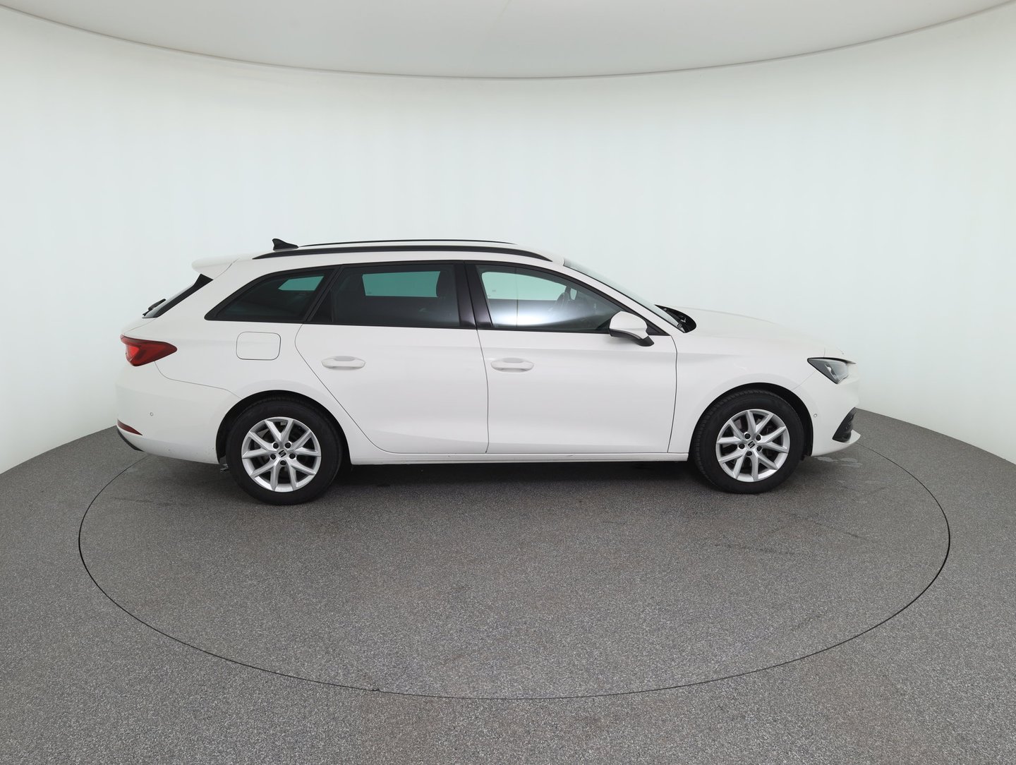 SEAT Leon SP Kombi Style 2.0 TDI DSG 150 PS | Bild 4 von 30