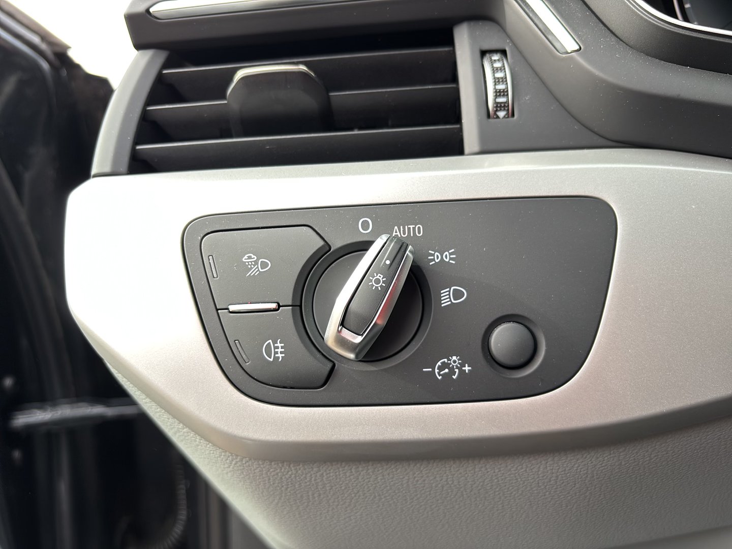 Audi A4 Avant 30 TDI | Bild 10 von 28