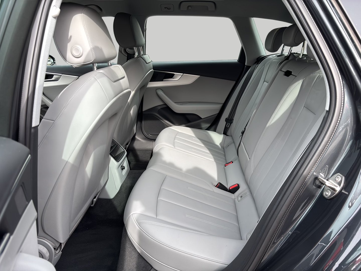 Audi A4 Avant 30 TDI | Bild 23 von 28