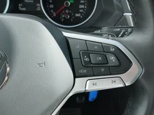 VW Tiguan 2,0 TDI Life DSG in Deep Blak Perleffekt