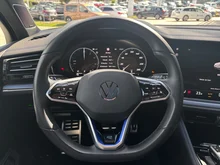 VW Touareg R eHybrid TSI 4MOTION in Meloe Blau Crystal Effekt