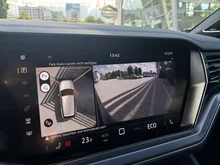 VW Touareg R eHybrid TSI 4MOTION in Meloe Blau Crystal Effekt