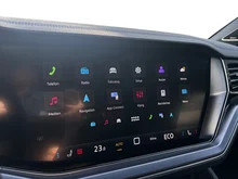 VW Touareg R eHybrid TSI 4MOTION in Meloe Blau Crystal Effekt