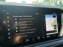 VW Touareg R eHybrid TSI 4MOTION in Meloe Blau Crystal Effekt