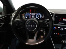 Audi A1 Sportback 25 TFSI intense in Pfeilgrau Perleffekt