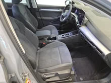 VW Golf Variant Business mHeV DSG in Mondsteingrau