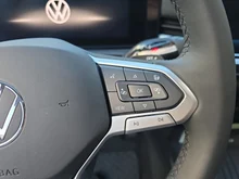 VW T-Roc Life eTSI DSG in Grenadillschwarz Metallic