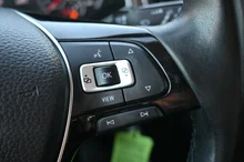 VW T-Roc Design TSI in Flash Rot Dach Schwarz
