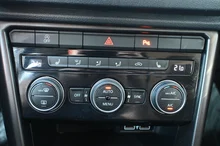VW T-Roc Design TSI in Flash Rot Dach Schwarz