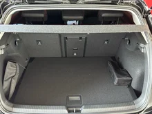 VW Golf Rabbit mHEV DSG in Grenadillschwarz Metallic